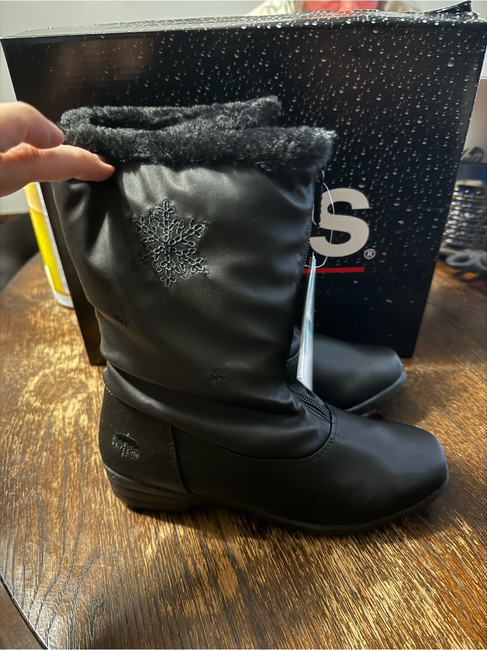 totes woman’s Black Faux Fur Cuff Winter Boots with Snowflake Detail